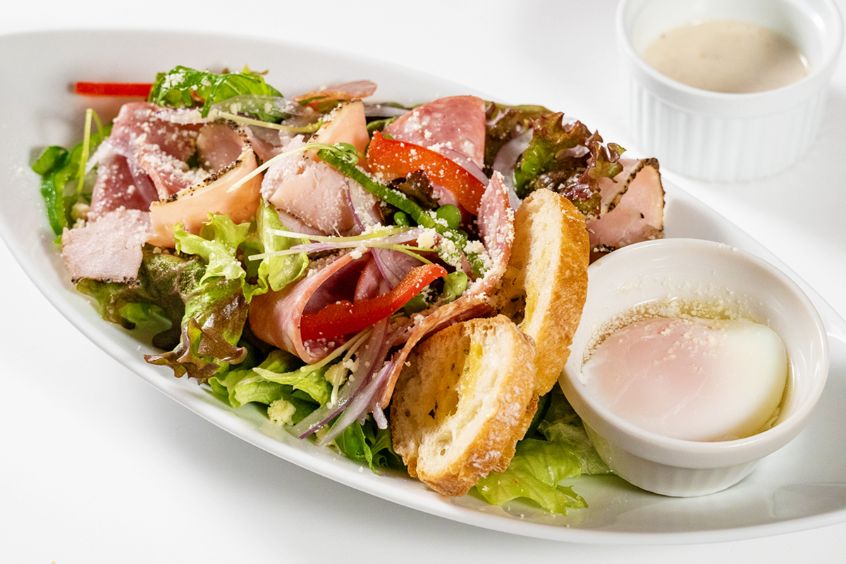 パストラミポークのシーザーサラダ